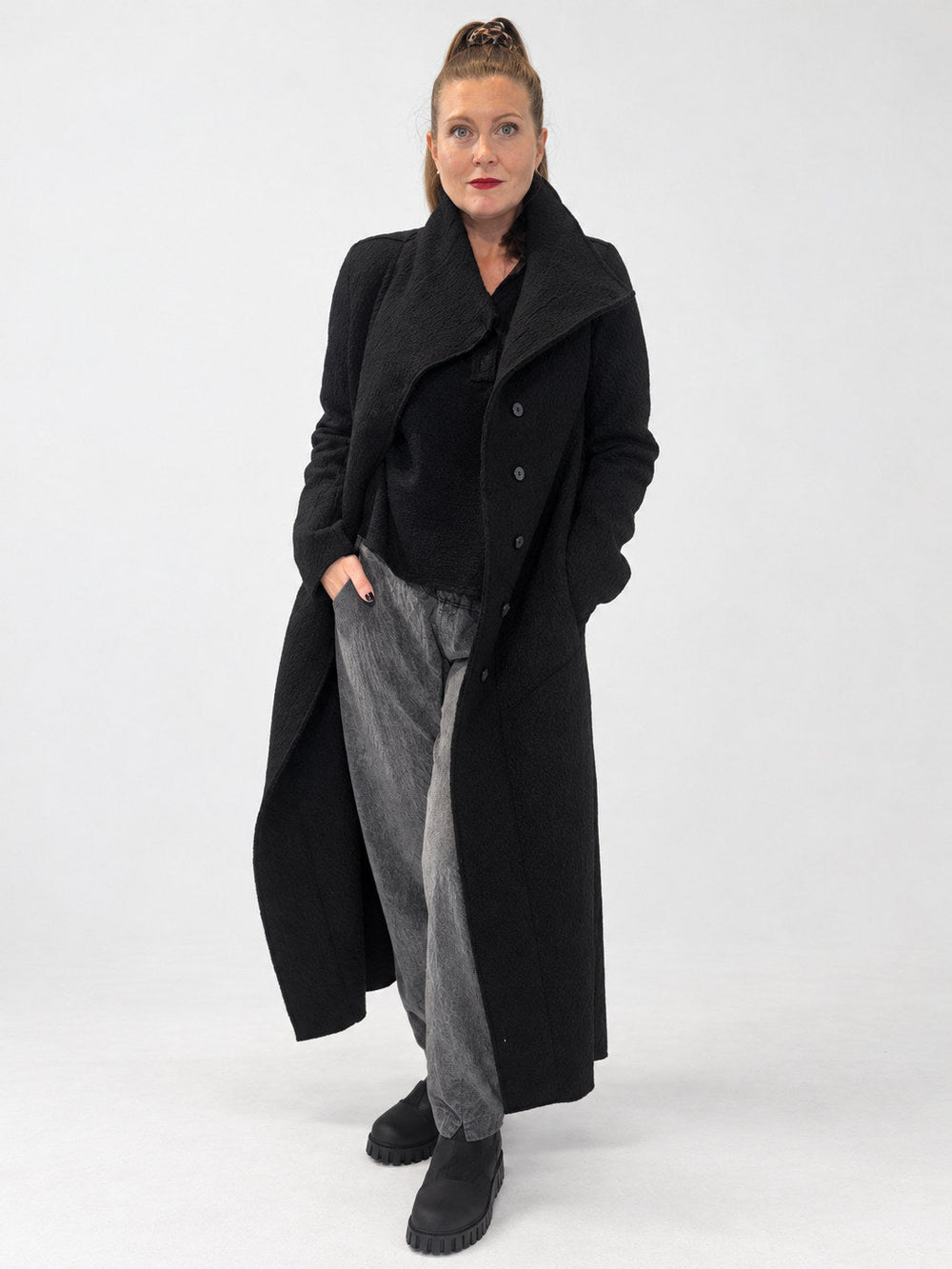 Transit Sculptural Virgin-Wool Long Coat in black