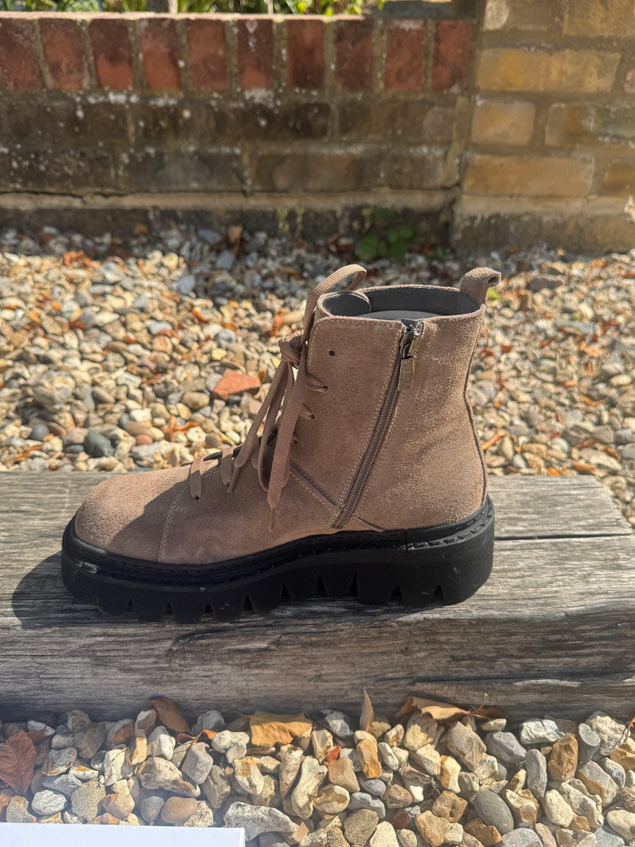 Lofina - Taupe Suede Boot