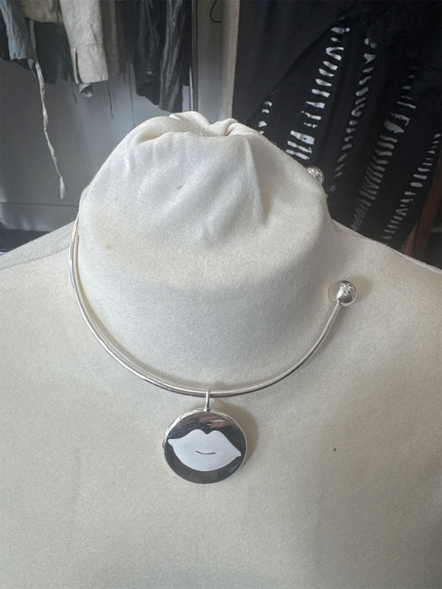 Body Bangle - Lips Necklace