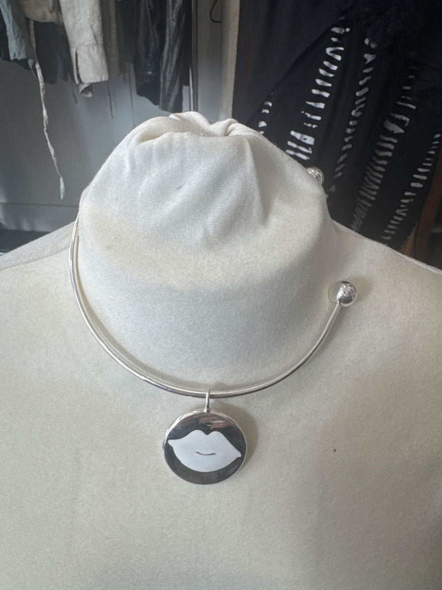 Body Bangle - Lips Necklace