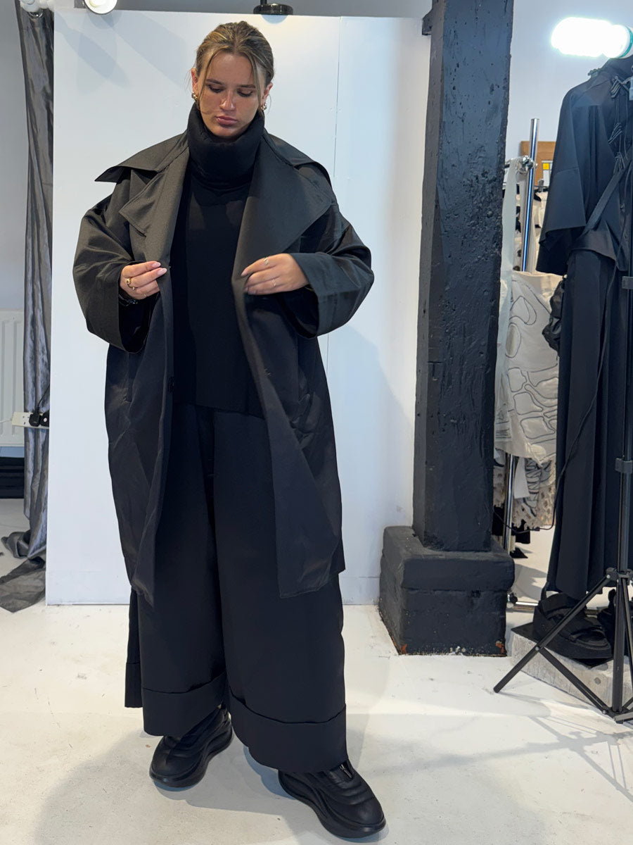 La Vaca Loca – ‘Resina’ Sculptural Draped Coat