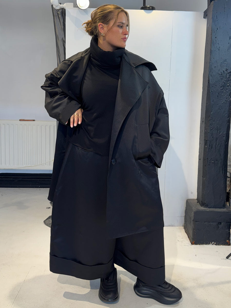 La Vaca Loca Resina sculptural black coat, side view