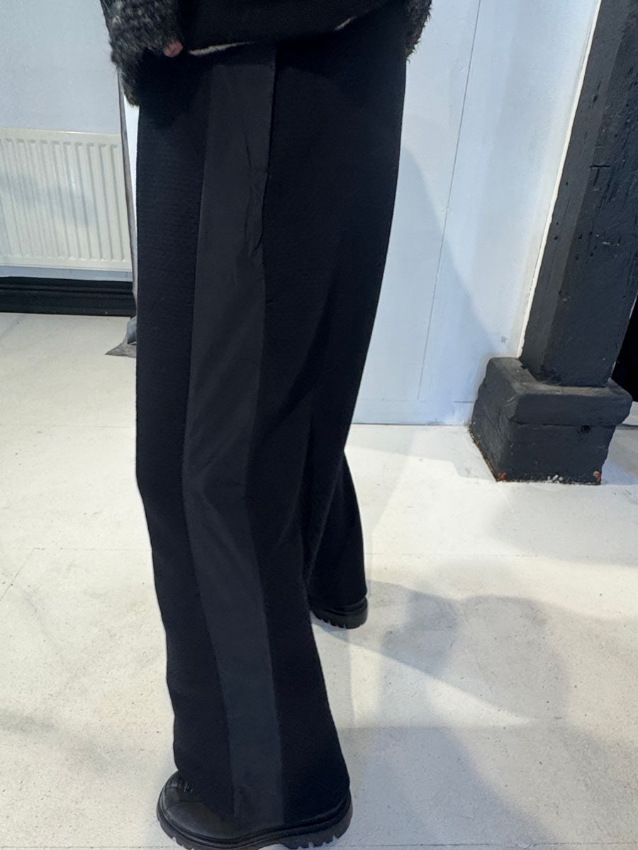 Urban by Alembika – Fluid Wide-Leg Trousers