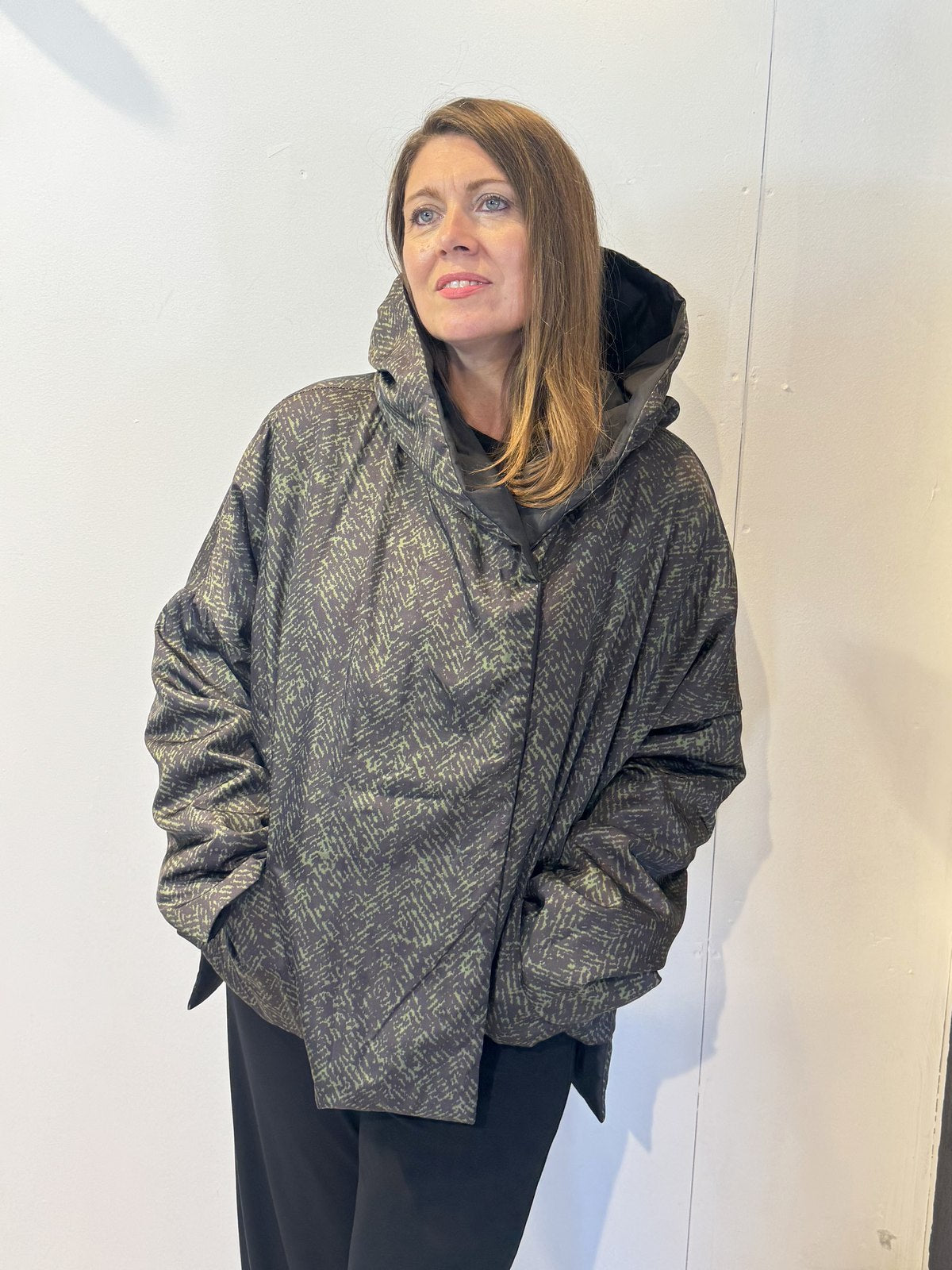 Igor Dobranic Hibiscus reversible jacket: patterned front with hood down