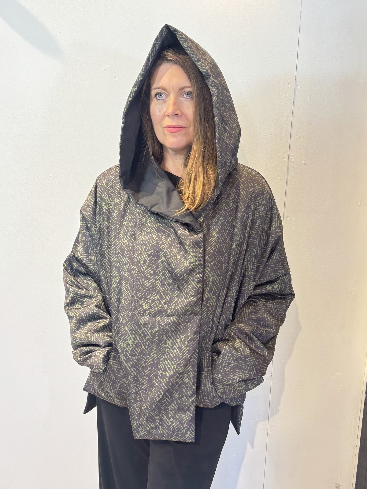 Igor Dobranic Hibiscus reversible jacket: patterned front with hood up
