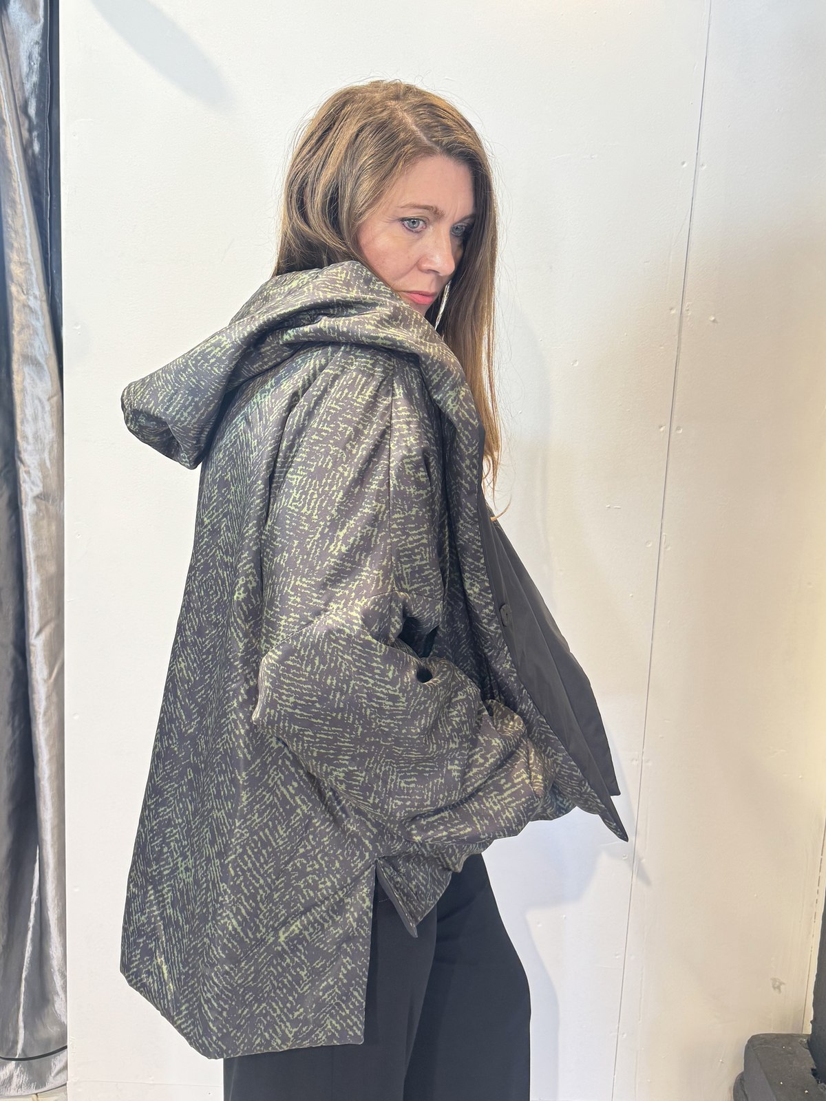 Igor Dobranic Hibiscus reversible jacket: patterned side view