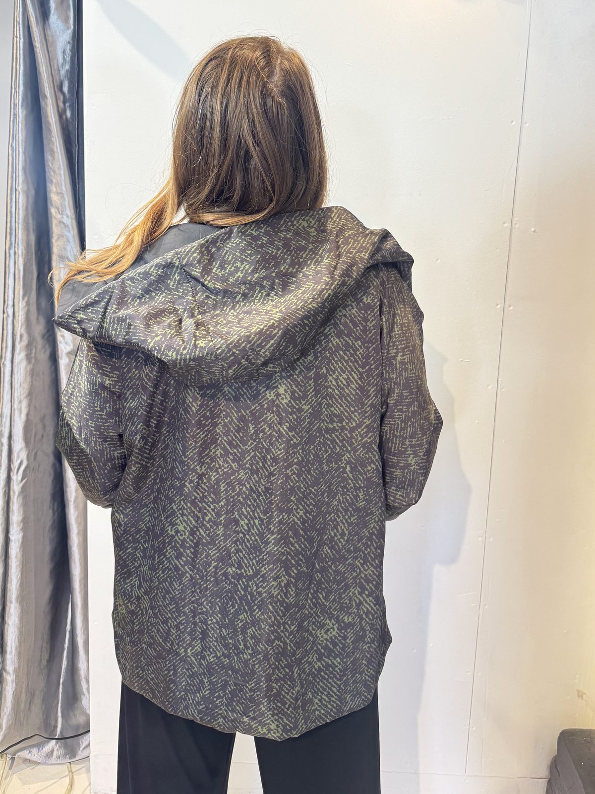 Igor Dobranic Hibiscus reversible jacket: patterned back with hood down