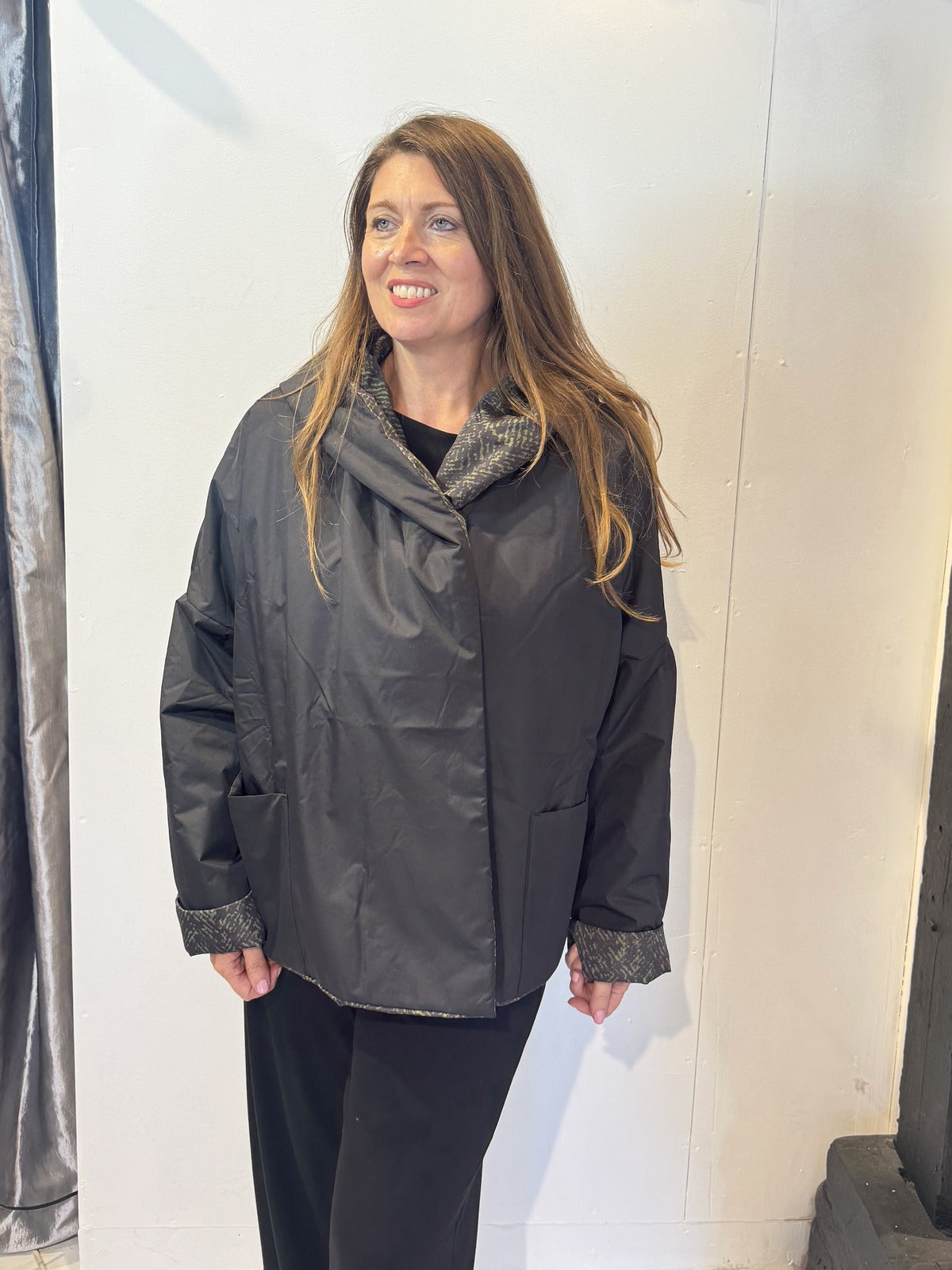 Igor Dobranic Hibiscus reversible jacket: plain black front showing patch pockets