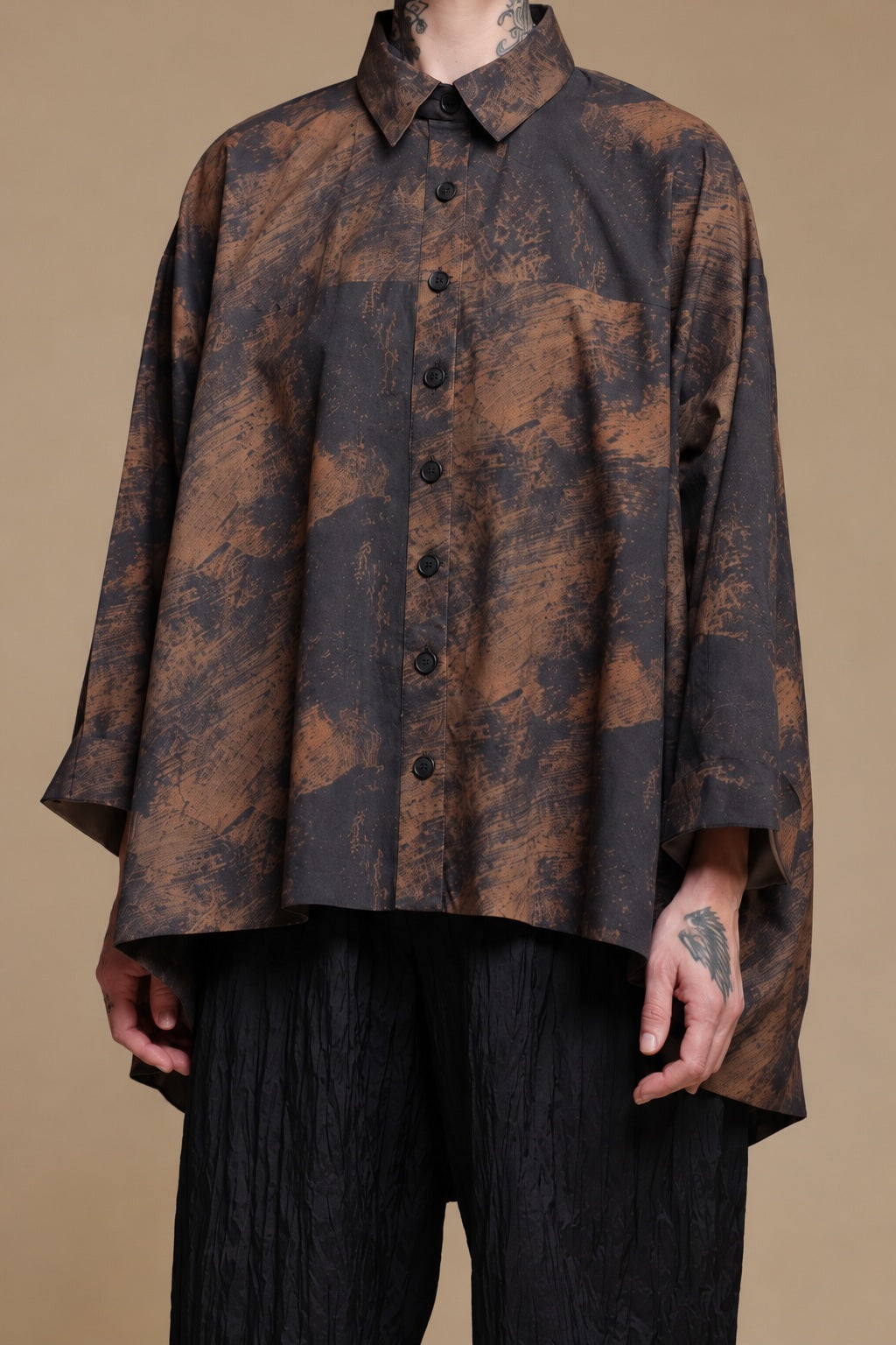 Printed cotton shirt, close-up of collar, buttons and uneven hem