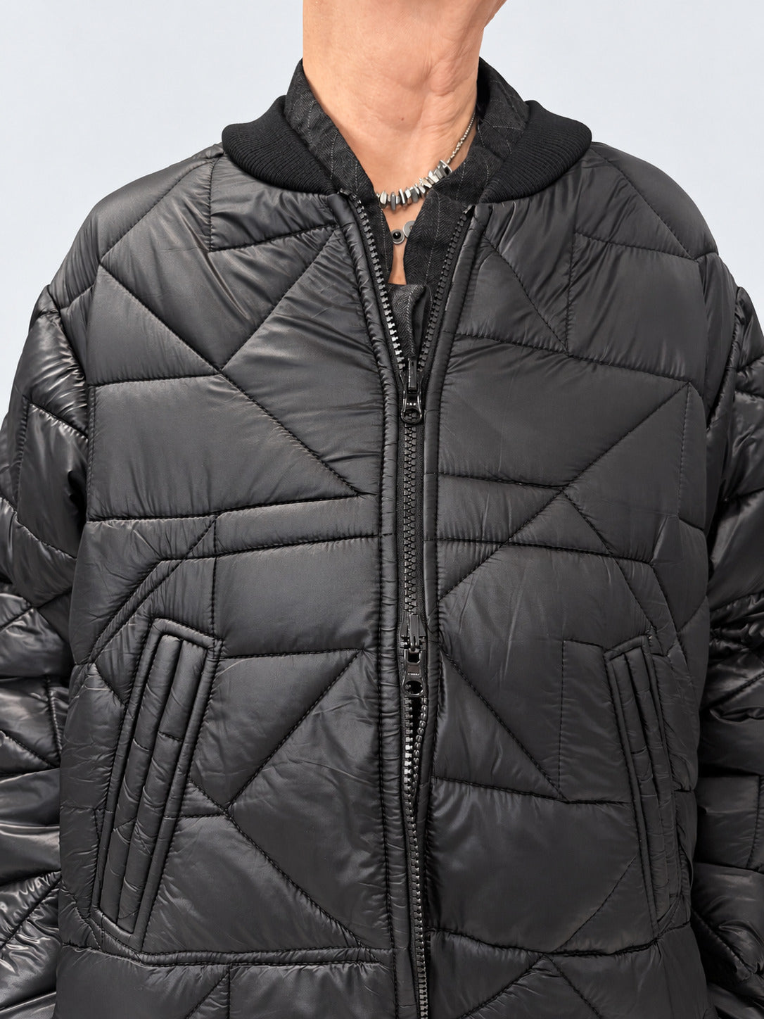 Kedziorek 5501 black long quilted coat — zip and quilting detail view