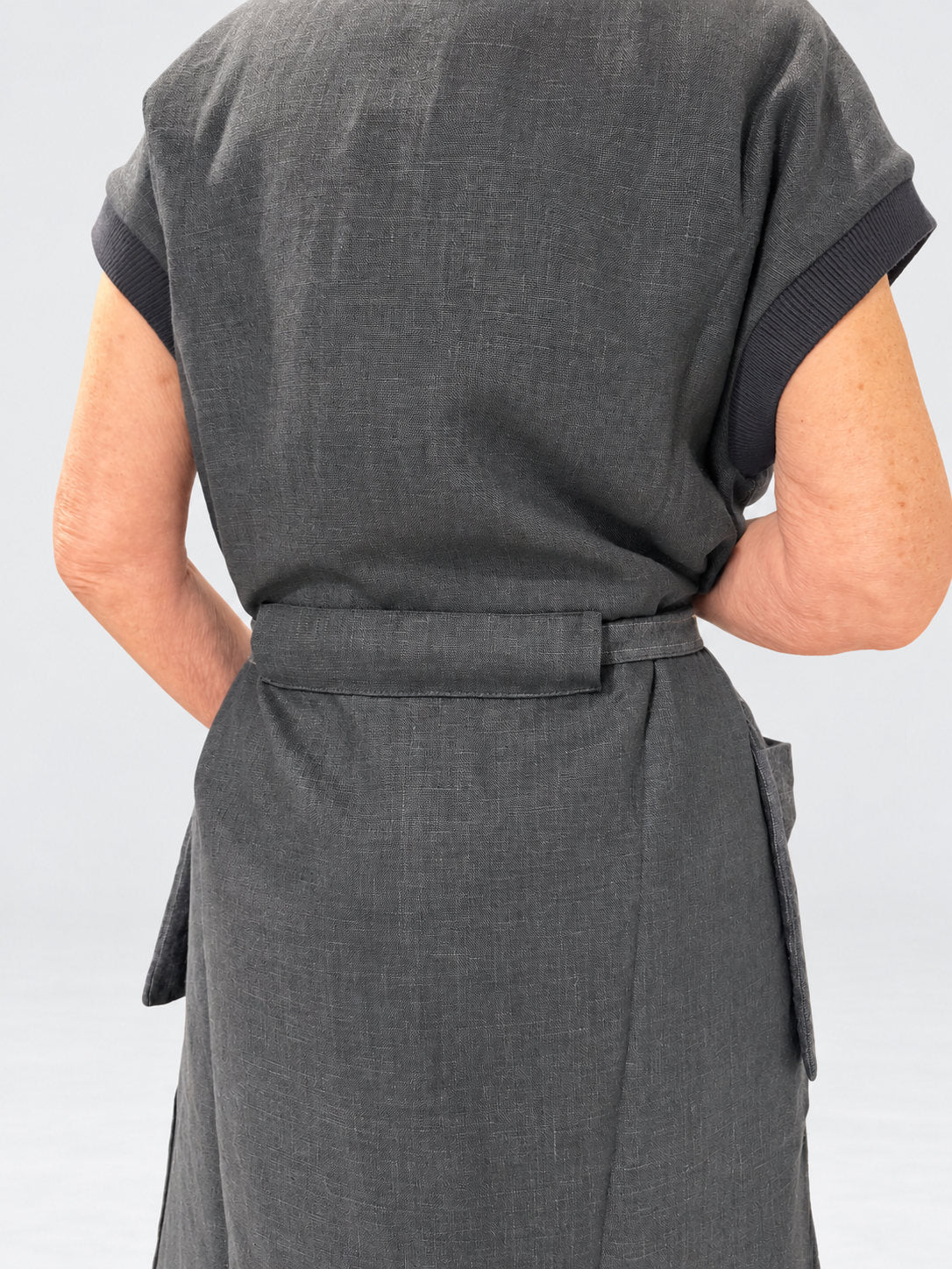 Kedziorek 5524 grey pinstripe long gilet — back belt detail view