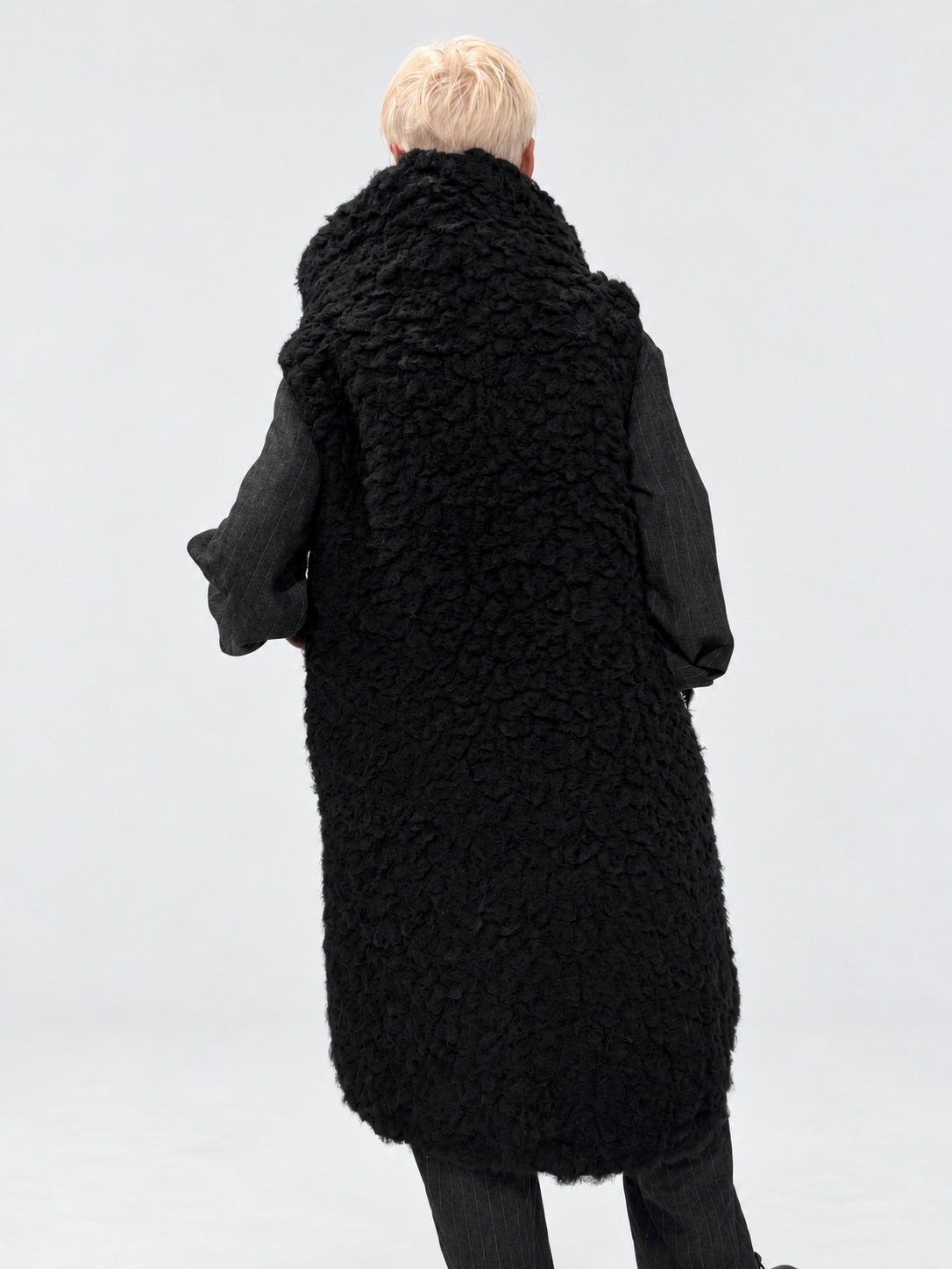 Kedziorek 5551 black long textured gilet — back view