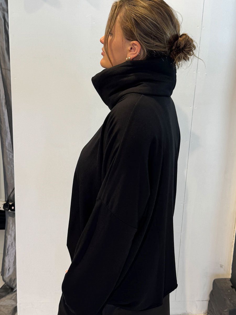 La Vaca Loca Dani oversized black top, front view
