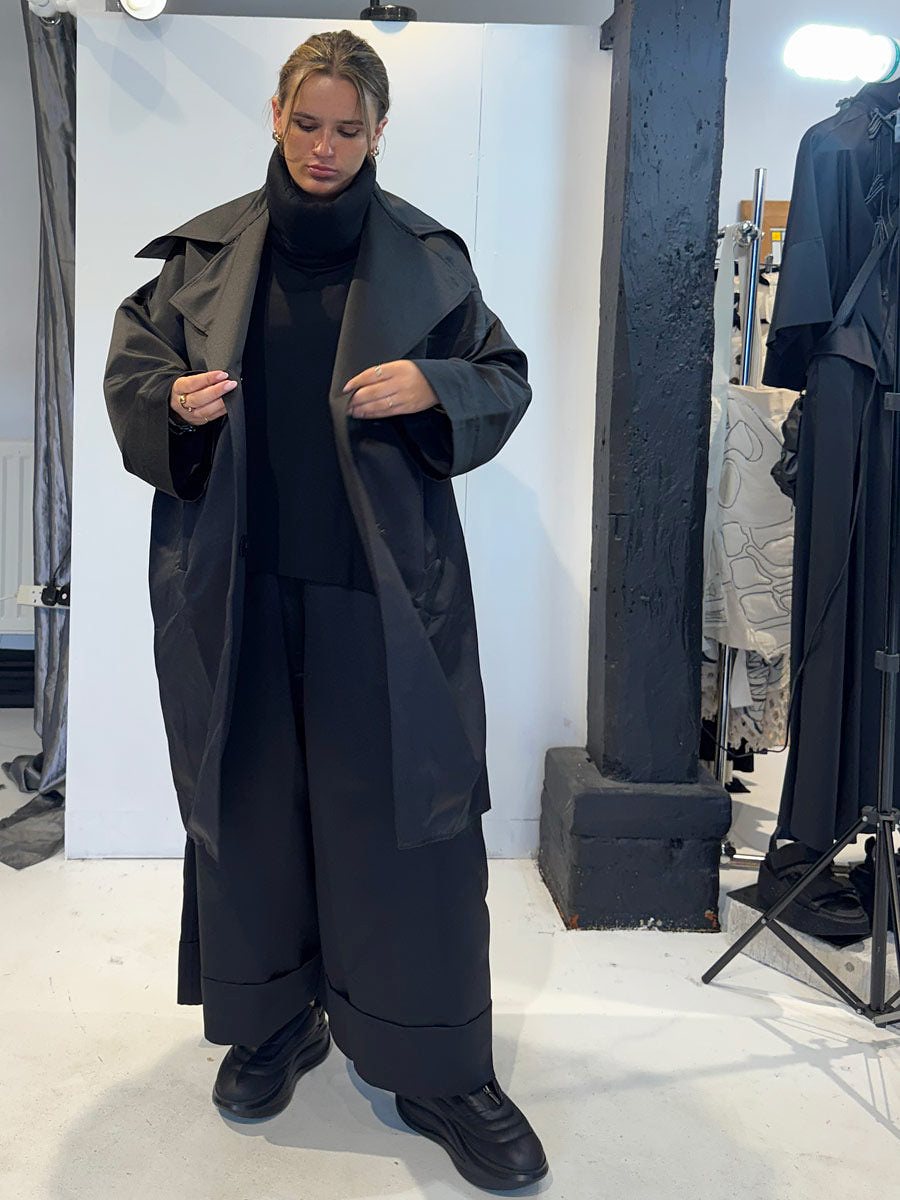 La Vaca Loca Resina long black coat, front view