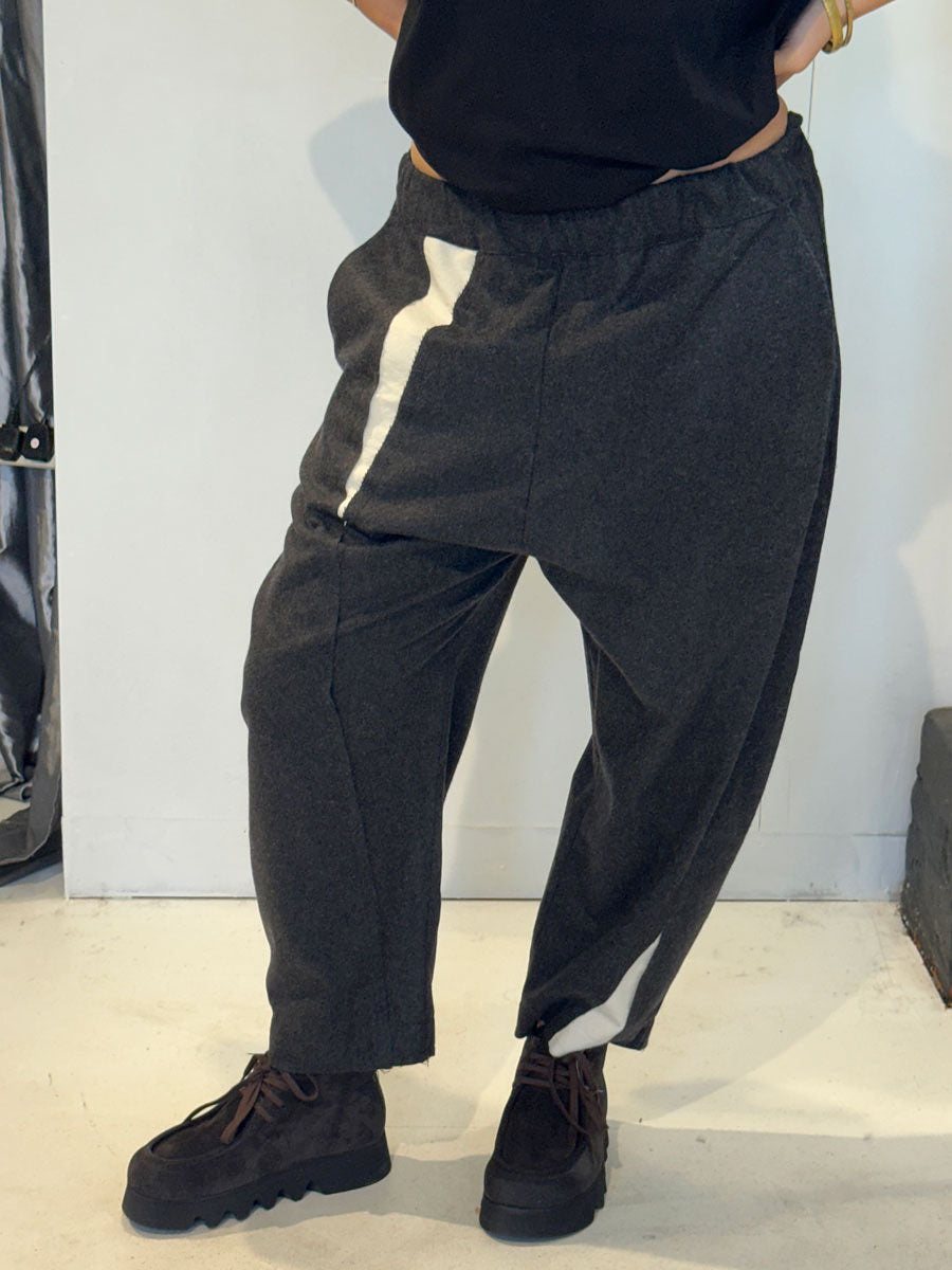 La Vaca Loca Vector grey trousers, front view