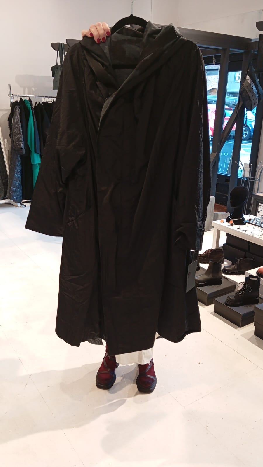 Moyuru 263435 long nylon layer in black, garment reference view