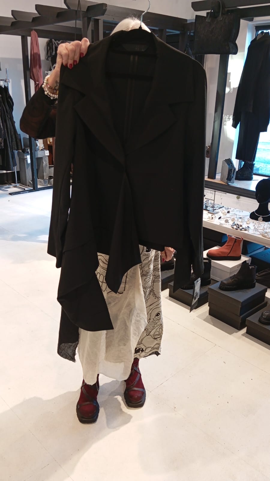 Moyuru 263622 asymmetric jersey jacket in black, garment reference view