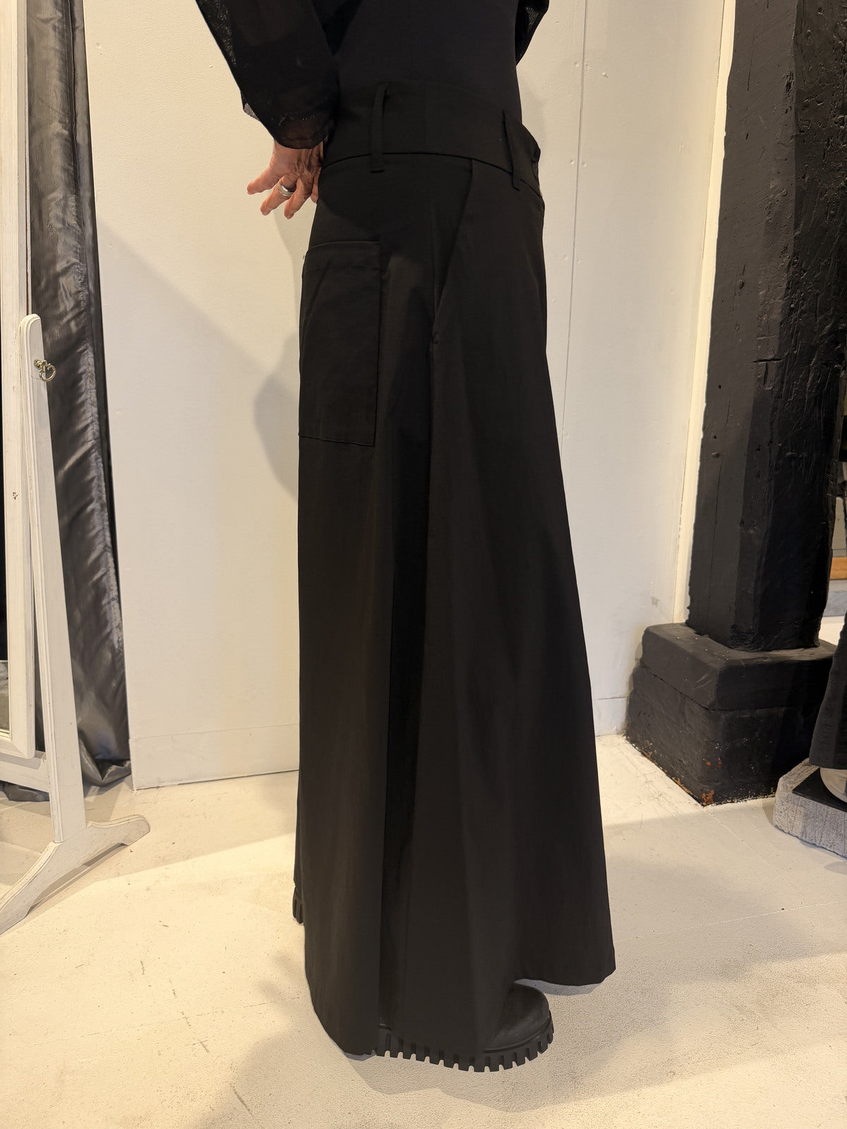PLU Split Skirt wide-leg trousers in black, side view
