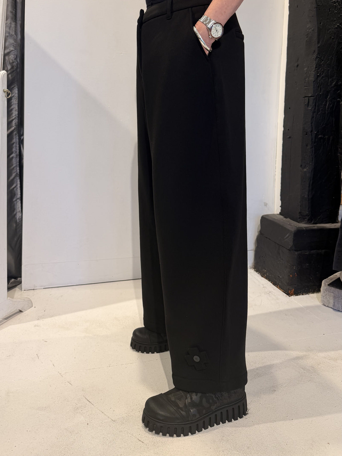 PLU Neo Balloon cotton-blend trousers in black, side view
