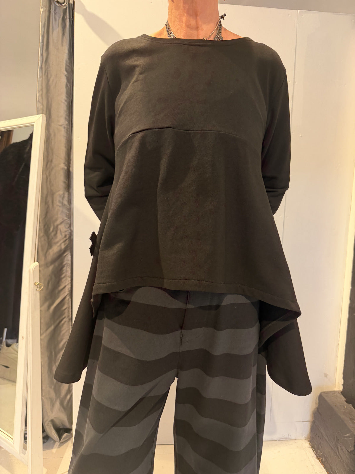 PLU Circle sweat top in black, front view