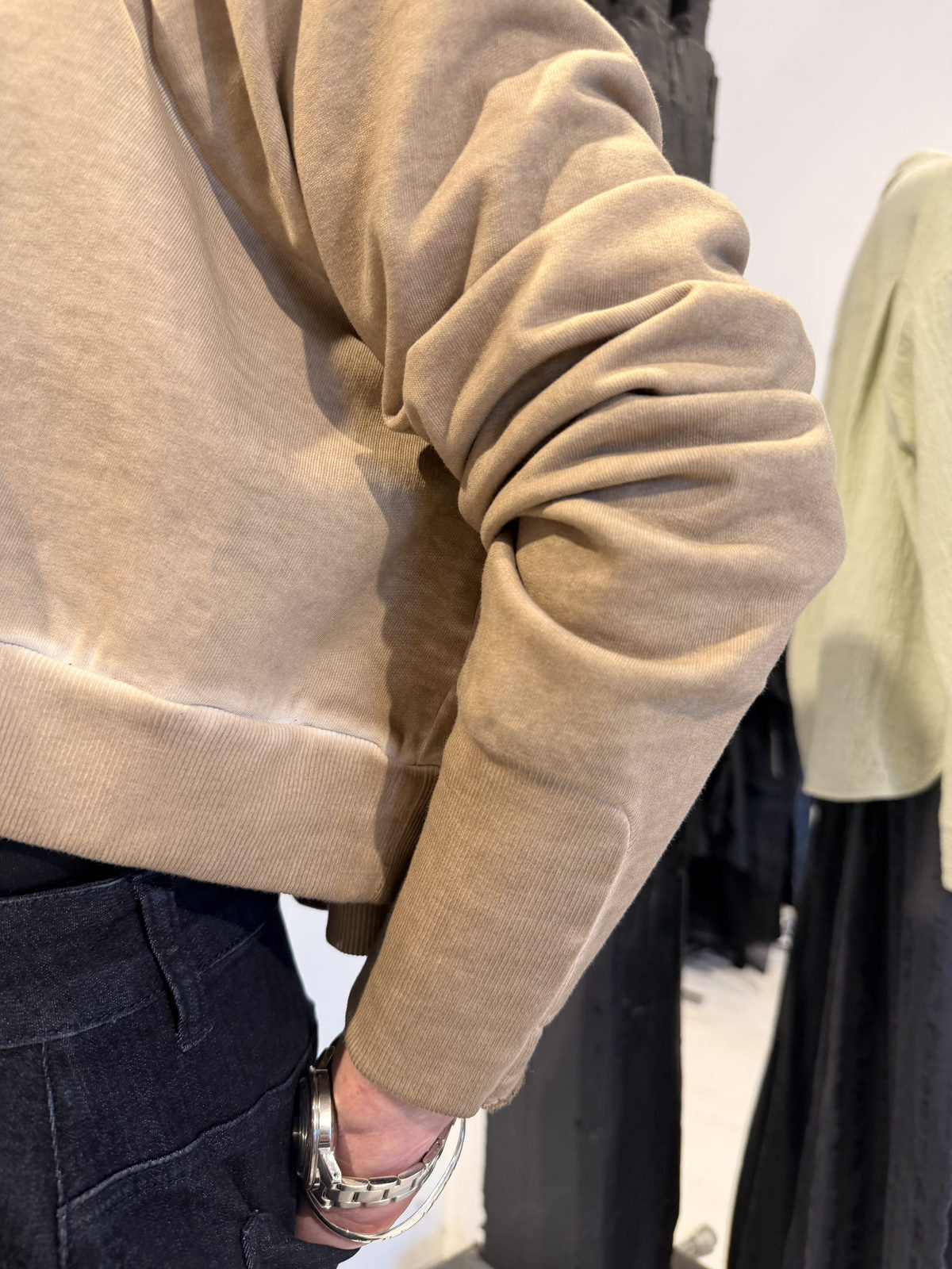 PLU Short Short sweatshirt in desert, cuff detail