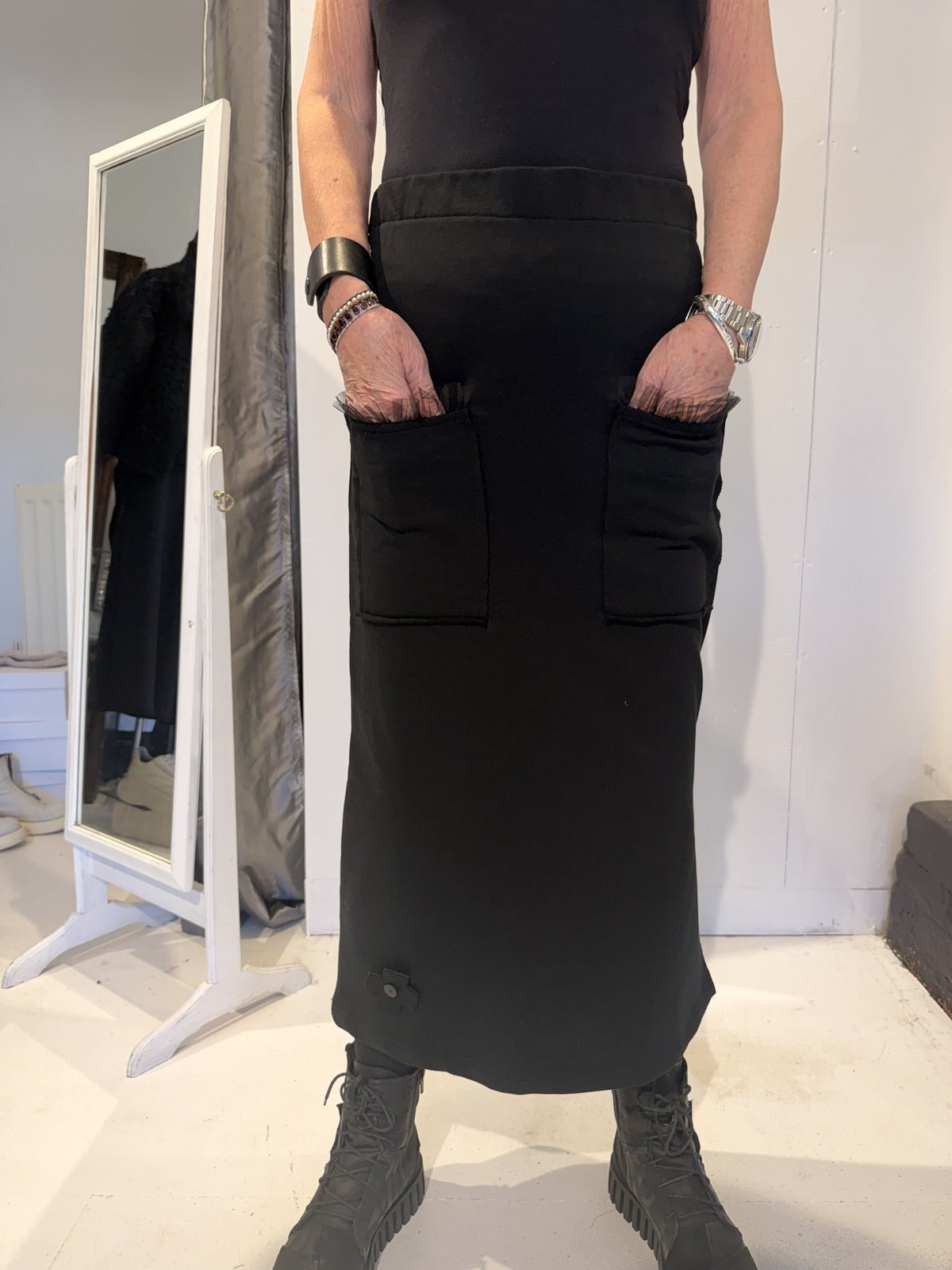 PLU Pencil skirt in black, front view