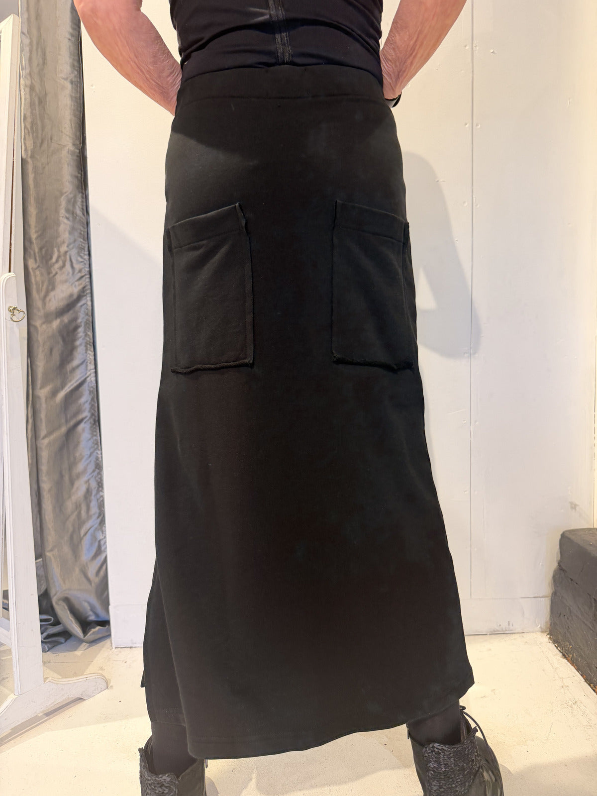 PLU Pencil skirt in black, back view