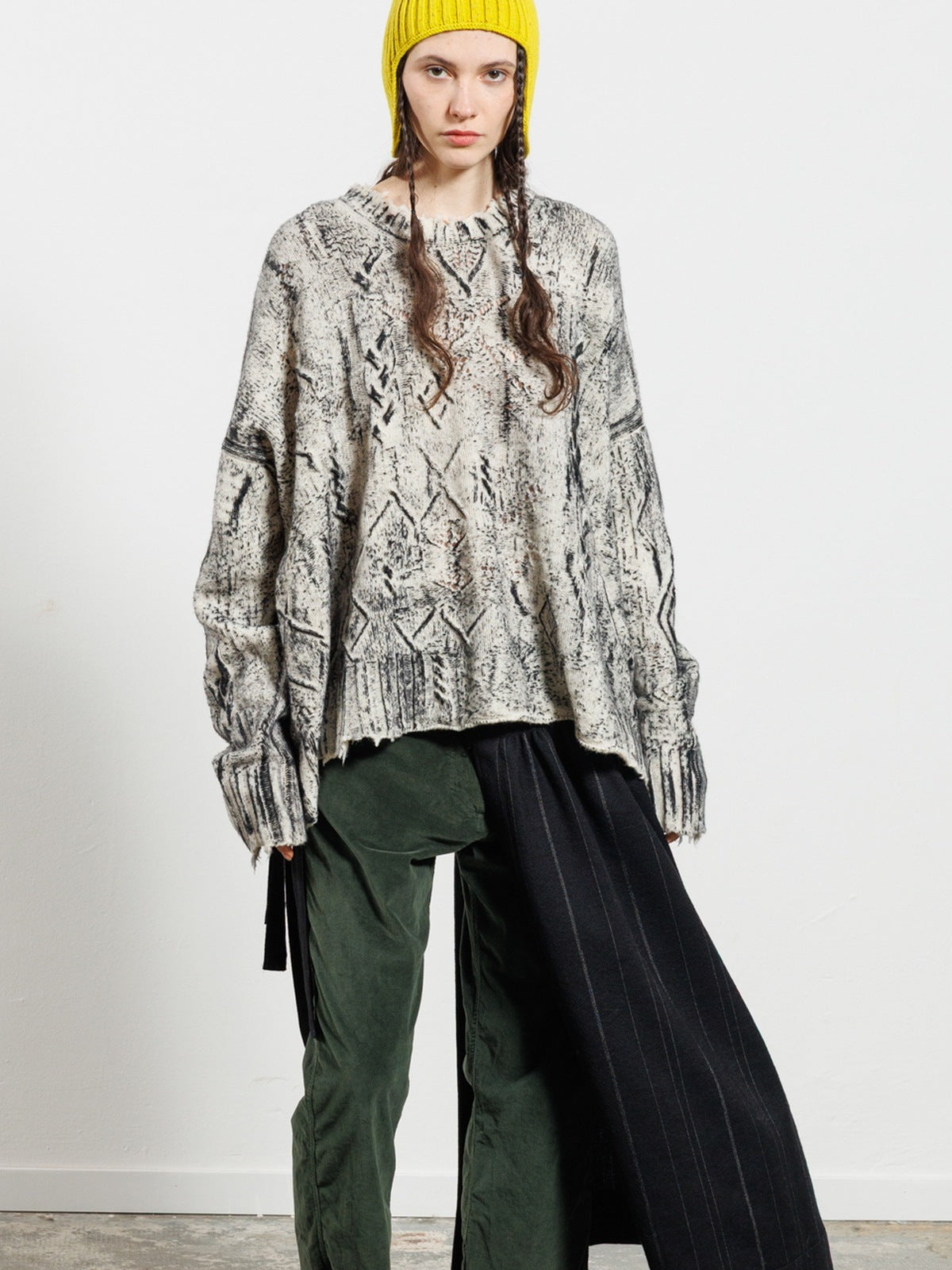 Serienumerica 3057 hand-painted oversized merino wool jumper in Natural/Black – front garment