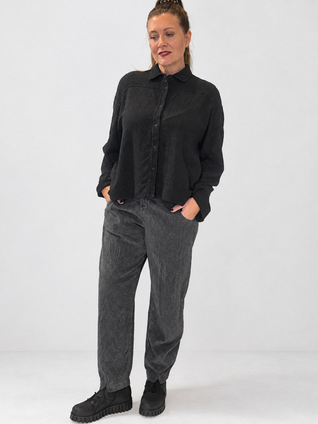 Transit anthracite textured panelled shirt – full-length front view