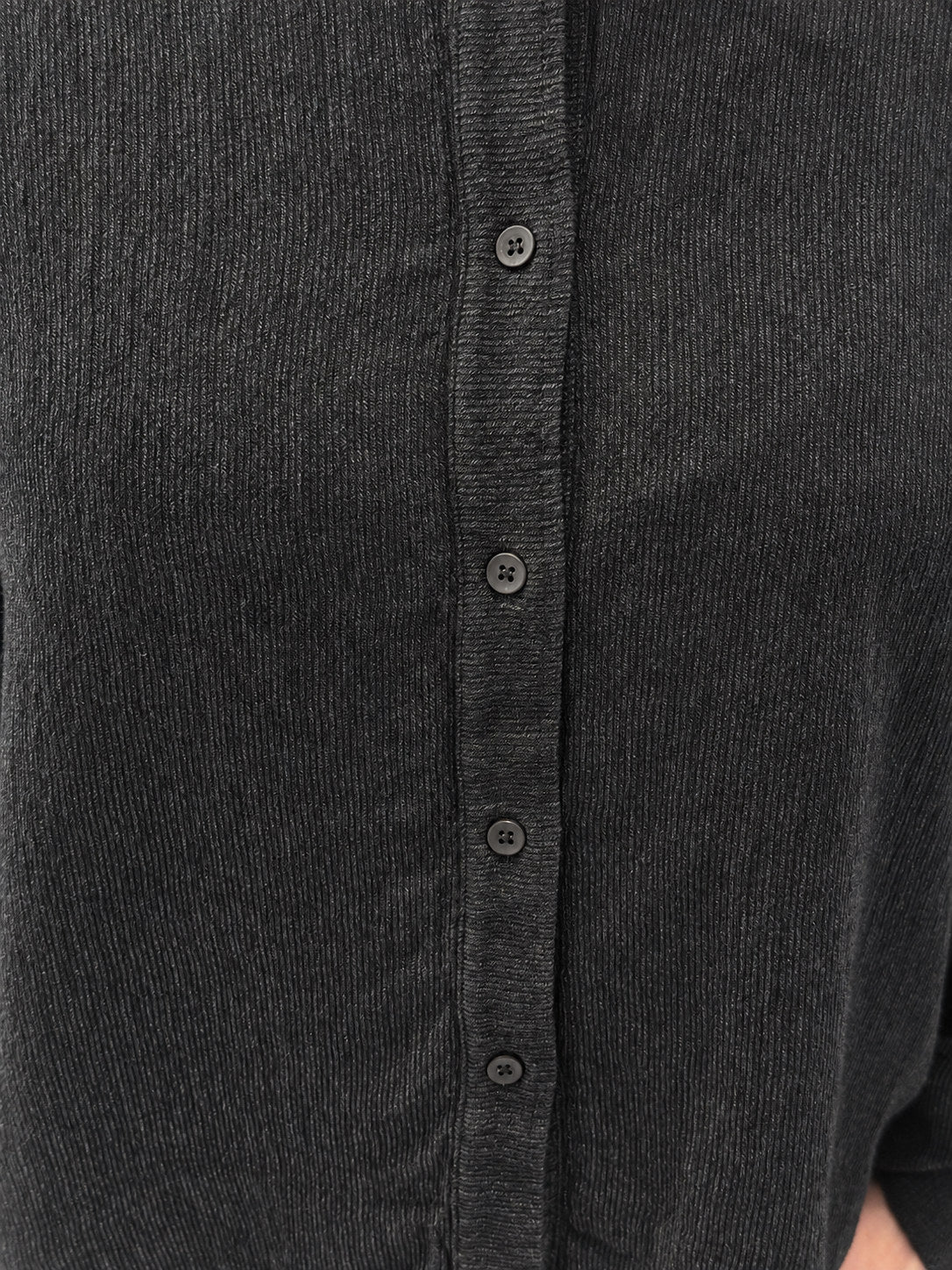 Transit anthracite shirt – button fastening and textured fabric detail